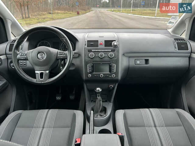 Чорний Фольксваген Туран, об'ємом двигуна 2 л та пробігом 262 тис. км за 12250 $, фото 61 на Automoto.ua