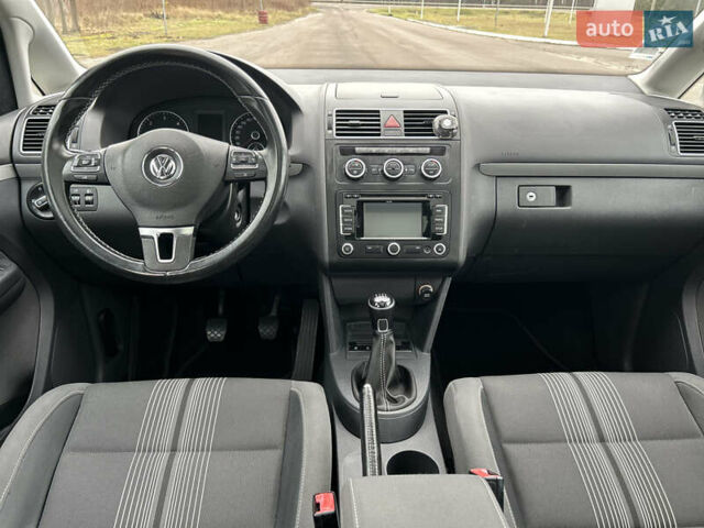 Чорний Фольксваген Туран, об'ємом двигуна 2 л та пробігом 262 тис. км за 12250 $, фото 59 на Automoto.ua