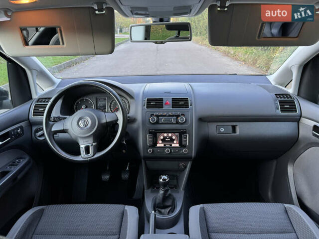Черный Фольксваген Туран, объемом двигателя 1.6 л и пробегом 162 тыс. км за 11650 $, фото 44 на Automoto.ua