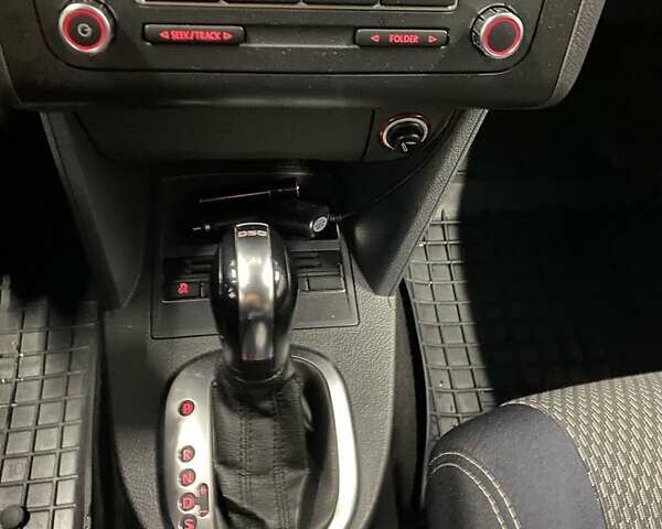 Черный Фольксваген Туран, объемом двигателя 1.6 л и пробегом 174 тыс. км за 13000 $, фото 2 на Automoto.ua