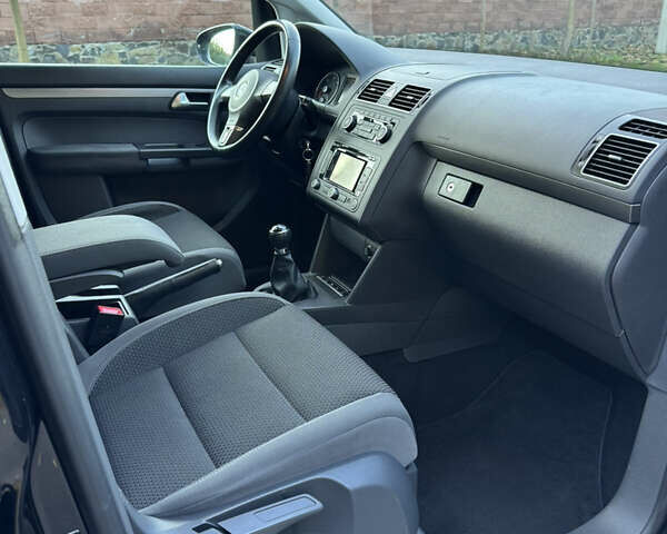 Черный Фольксваген Туран, объемом двигателя 1.6 л и пробегом 162 тыс. км за 11650 $, фото 59 на Automoto.ua