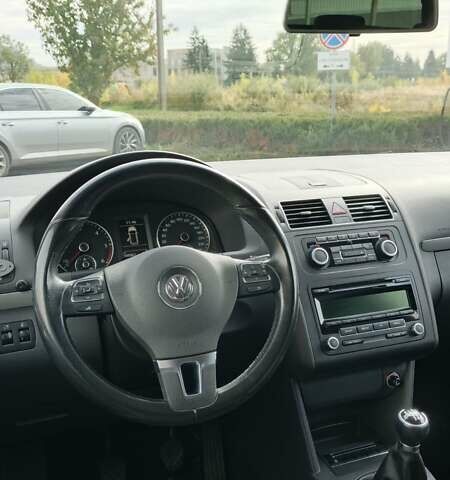 Черный Фольксваген Туран, объемом двигателя 1.97 л и пробегом 101 тыс. км за 12500 $, фото 2 на Automoto.ua