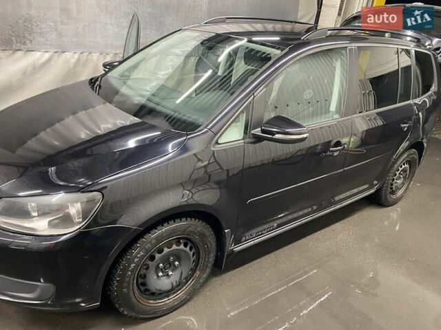 Черный Фольксваген Туран, объемом двигателя 1.6 л и пробегом 174 тыс. км за 13000 $, фото 14 на Automoto.ua