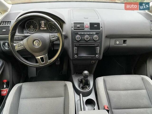 Черный Фольксваген Туран, объемом двигателя 1.39 л и пробегом 222 тыс. км за 9500 $, фото 1 на Automoto.ua