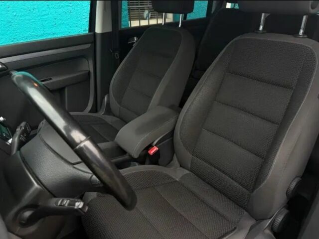 Черный Фольксваген Туран, объемом двигателя 0 л и пробегом 166 тыс. км за 3525 $, фото 2 на Automoto.ua