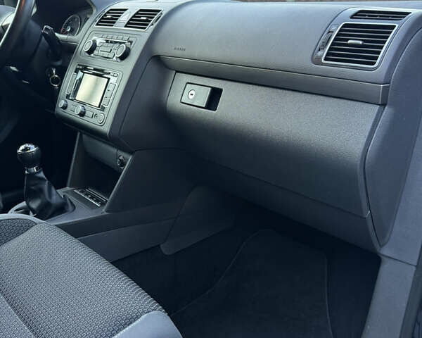 Черный Фольксваген Туран, объемом двигателя 1.6 л и пробегом 162 тыс. км за 11650 $, фото 60 на Automoto.ua