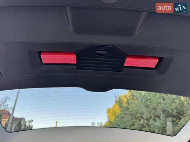 Черный Фольксваген Туран, объемом двигателя 1.6 л и пробегом 162 тыс. км за 11650 $, фото 73 на Automoto.ua