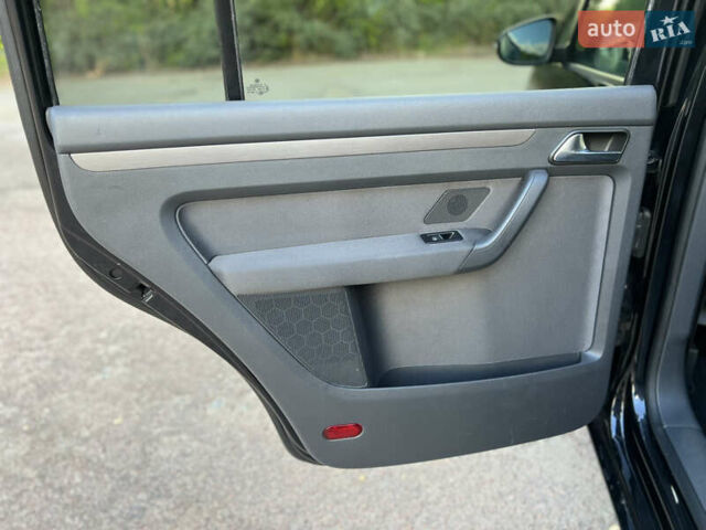 Черный Фольксваген Туран, объемом двигателя 1.6 л и пробегом 236 тыс. км за 9750 $, фото 27 на Automoto.ua