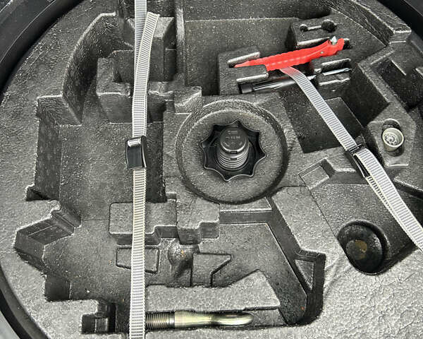 Чорний Фольксваген Туран, об'ємом двигуна 2 л та пробігом 262 тис. км за 12250 $, фото 48 на Automoto.ua