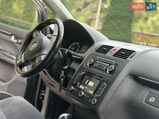 Черный Фольксваген Туран, объемом двигателя 2 л и пробегом 200 тыс. км за 11850 $, фото 28 на Automoto.ua