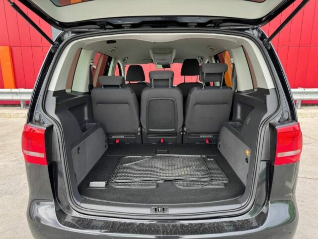 Черный Фольксваген Туран, объемом двигателя 1 л и пробегом 224 тыс. км за 9100 $, фото 1 на Automoto.ua