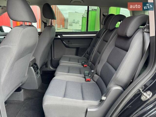 Черный Фольксваген Туран, объемом двигателя 1.39 л и пробегом 226 тыс. км за 9100 $, фото 3 на Automoto.ua