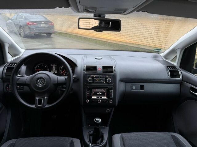 Черный Фольксваген Туран, объемом двигателя 1.6 л и пробегом 218 тыс. км за 9950 $, фото 16 на Automoto.ua