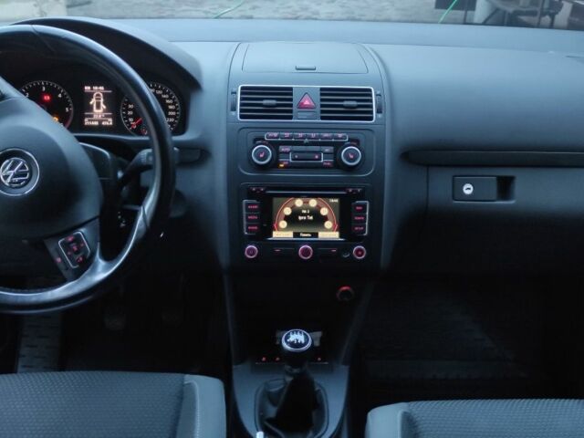 Черный Фольксваген Туран, объемом двигателя 2 л и пробегом 200 тыс. км за 12800 $, фото 3 на Automoto.ua