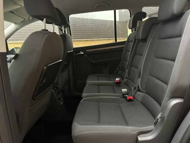 Черный Фольксваген Туран, объемом двигателя 1.6 л и пробегом 218 тыс. км за 9950 $, фото 18 на Automoto.ua