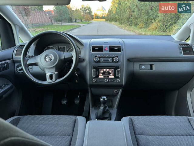 Черный Фольксваген Туран, объемом двигателя 1.6 л и пробегом 162 тыс. км за 11650 $, фото 46 на Automoto.ua