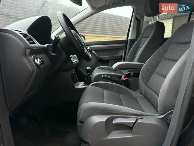 Чорний Фольксваген Туран, об'ємом двигуна 1.6 л та пробігом 218 тис. км за 10650 $, фото 15 на Automoto.ua