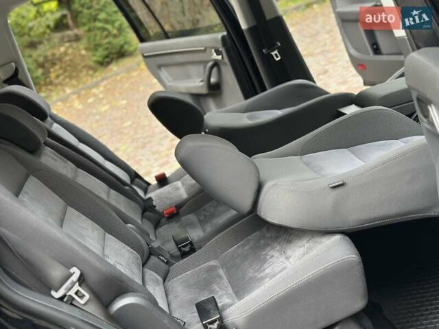 Черный Фольксваген Туран, объемом двигателя 2 л и пробегом 200 тыс. км за 11777 $, фото 50 на Automoto.ua