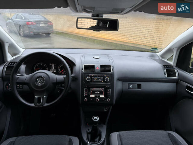Чорний Фольксваген Туран, об'ємом двигуна 1.6 л та пробігом 218 тис. км за 10650 $, фото 32 на Automoto.ua