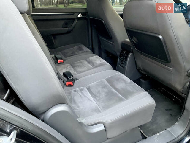 Черный Фольксваген Туран, объемом двигателя 2 л и пробегом 190 тыс. км за 11799 $, фото 16 на Automoto.ua