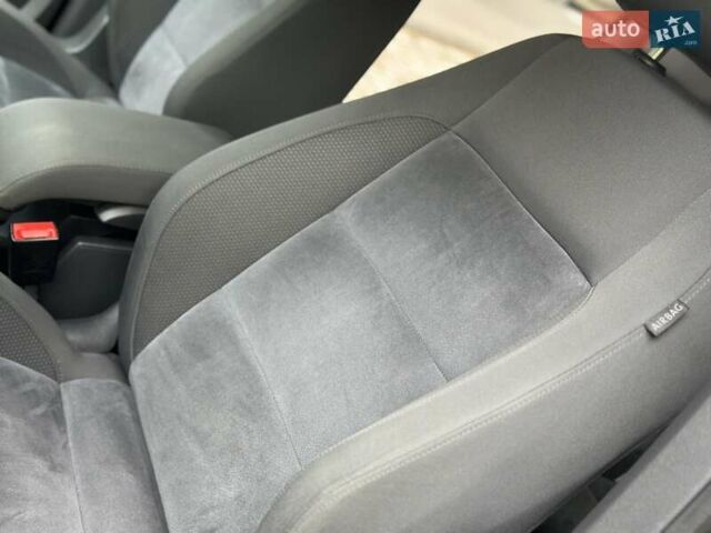 Черный Фольксваген Туран, объемом двигателя 2 л и пробегом 200 тыс. км за 12250 $, фото 83 на Automoto.ua