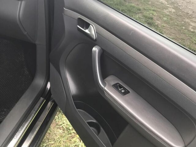 Чорний Фольксваген Туран, об'ємом двигуна 1.4 л та пробігом 280 тис. км за 11000 $, фото 7 на Automoto.ua