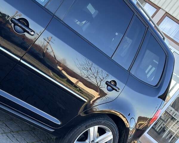 Черный Фольксваген Туран, объемом двигателя 2 л и пробегом 200 тыс. км за 12250 $, фото 19 на Automoto.ua