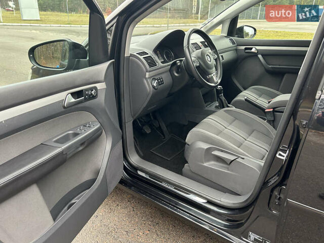 Чорний Фольксваген Туран, об'ємом двигуна 2 л та пробігом 262 тис. км за 12250 $, фото 52 на Automoto.ua