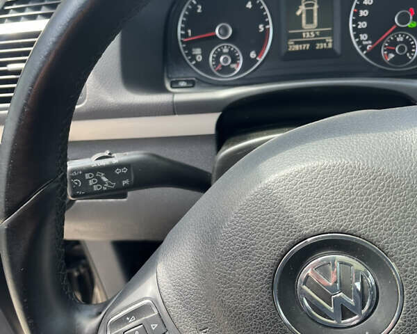 Чорний Фольксваген Туран, об'ємом двигуна 1.6 л та пробігом 228 тис. км за 11999 $, фото 16 на Automoto.ua