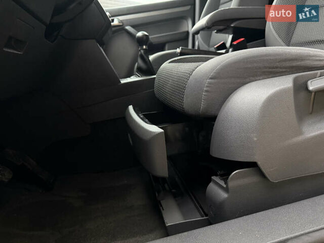 Чорний Фольксваген Туран, об'ємом двигуна 1.6 л та пробігом 218 тис. км за 10650 $, фото 30 на Automoto.ua