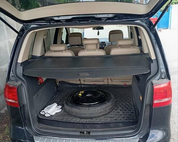 Черный Фольксваген Туран, объемом двигателя 1.4 л и пробегом 220 тыс. км за 9400 $, фото 6 на Automoto.ua