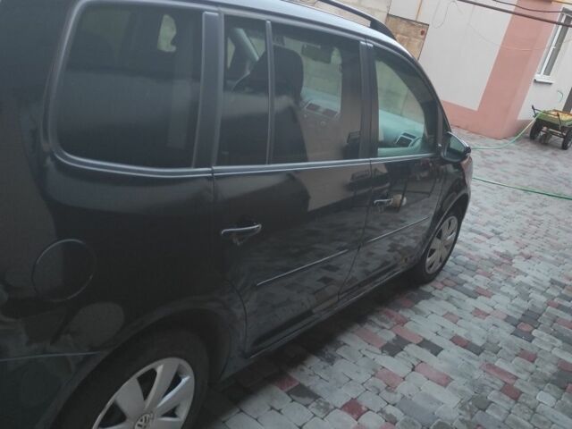 Черный Фольксваген Туран, объемом двигателя 2 л и пробегом 200 тыс. км за 12800 $, фото 4 на Automoto.ua
