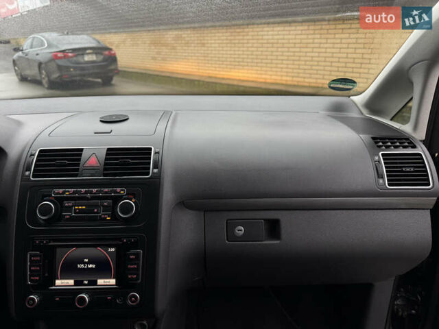 Чорний Фольксваген Туран, об'ємом двигуна 1.6 л та пробігом 218 тис. км за 10650 $, фото 27 на Automoto.ua