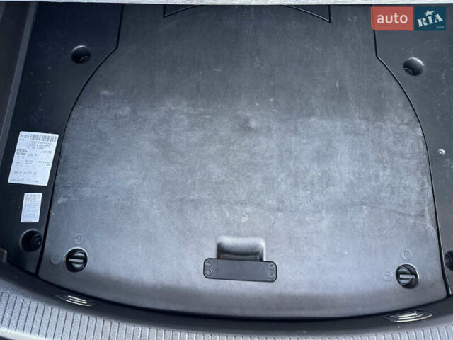 Черный Фольксваген Туран, объемом двигателя 1.6 л и пробегом 162 тыс. км за 11650 $, фото 74 на Automoto.ua