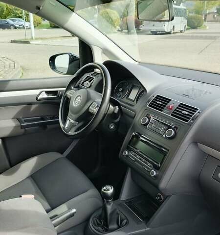 Черный Фольксваген Туран, объемом двигателя 1.97 л и пробегом 101 тыс. км за 12500 $, фото 7 на Automoto.ua