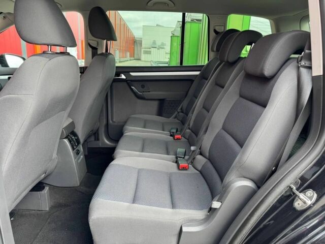 Черный Фольксваген Туран, объемом двигателя 1 л и пробегом 224 тыс. км за 9100 $, фото 2 на Automoto.ua