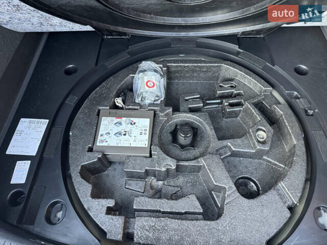 Черный Фольксваген Туран, объемом двигателя 1.6 л и пробегом 162 тыс. км за 11850 $, фото 88 на Automoto.ua