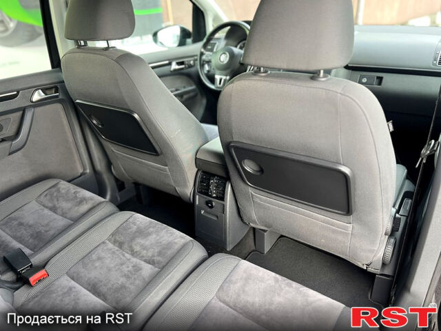 Черный Фольксваген Туран, объемом двигателя 2 л и пробегом 229 тыс. км за 12999 $, фото 7 на Automoto.ua