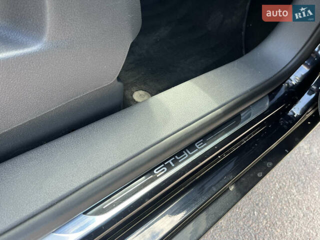 Чорний Фольксваген Туран, об'ємом двигуна 1.6 л та пробігом 228 тис. км за 11999 $, фото 23 на Automoto.ua