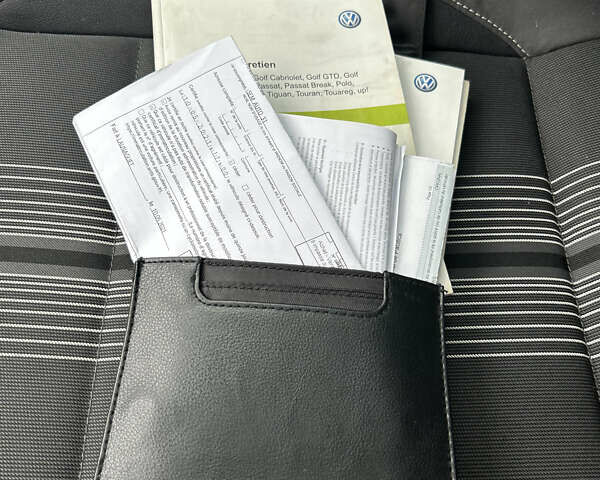 Чорний Фольксваген Туран, об'ємом двигуна 2 л та пробігом 262 тис. км за 12250 $, фото 102 на Automoto.ua