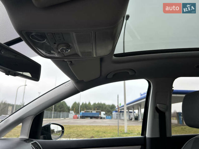 Чорний Фольксваген Туран, об'ємом двигуна 2 л та пробігом 262 тис. км за 12250 $, фото 89 на Automoto.ua