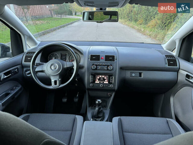 Черный Фольксваген Туран, объемом двигателя 1.6 л и пробегом 162 тыс. км за 11650 $, фото 30 на Automoto.ua