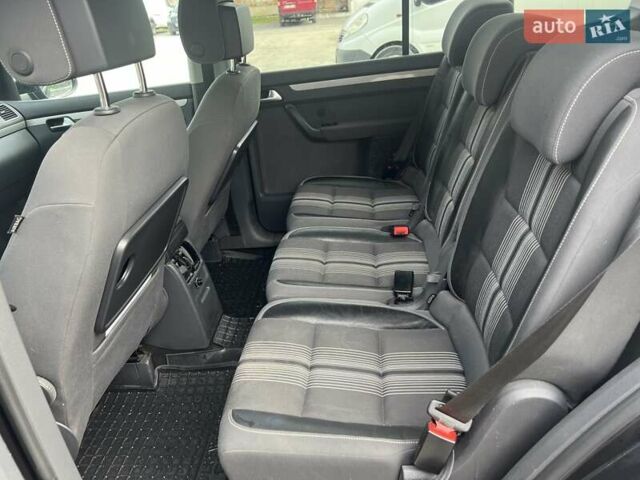 Черный Фольксваген Туран, объемом двигателя 1.97 л и пробегом 213 тыс. км за 11600 $, фото 11 на Automoto.ua