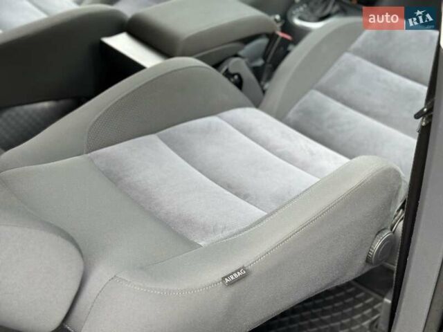 Черный Фольксваген Туран, объемом двигателя 2 л и пробегом 200 тыс. км за 11850 $, фото 11 на Automoto.ua