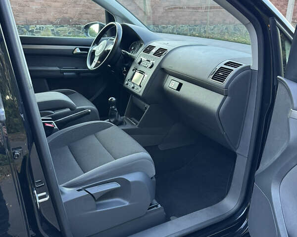 Черный Фольксваген Туран, объемом двигателя 1.6 л и пробегом 162 тыс. км за 11850 $, фото 61 на Automoto.ua