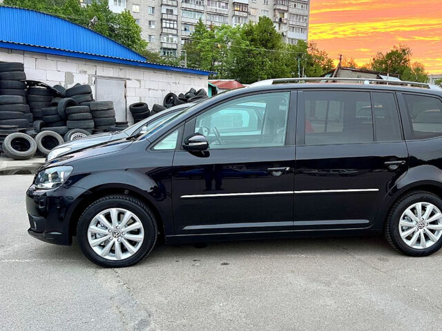 Черный Фольксваген Туран, объемом двигателя 2 л и пробегом 229 тыс. км за 12999 $, фото 5 на Automoto.ua