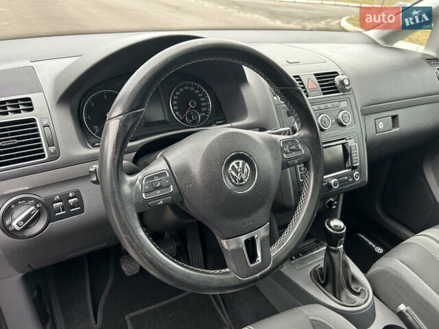 Чорний Фольксваген Туран, об'ємом двигуна 2 л та пробігом 262 тис. км за 12250 $, фото 58 на Automoto.ua