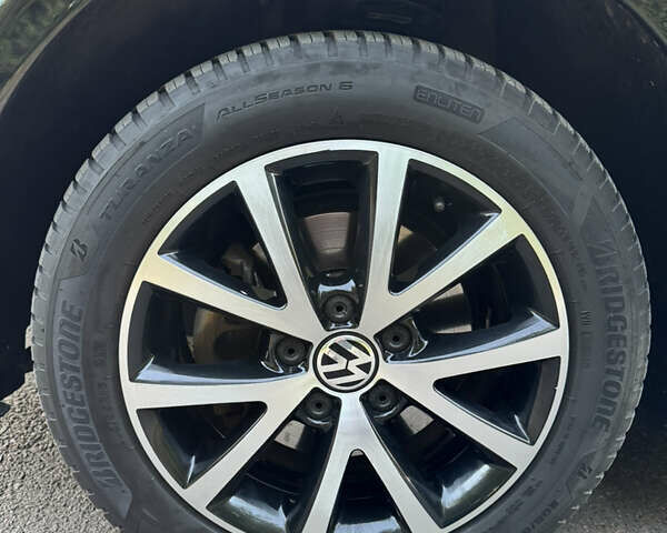 Черный Фольксваген Туран, объемом двигателя 1.6 л и пробегом 162 тыс. км за 11650 $, фото 83 на Automoto.ua