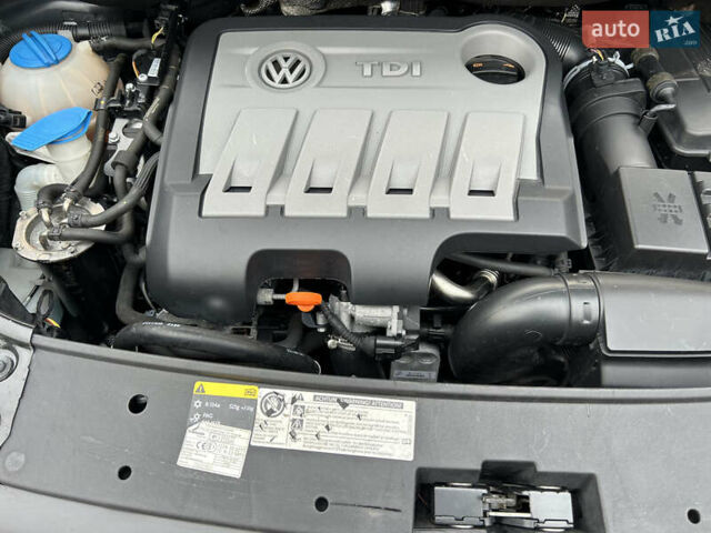 Чорний Фольксваген Туран, об'ємом двигуна 2 л та пробігом 262 тис. км за 12250 $, фото 96 на Automoto.ua