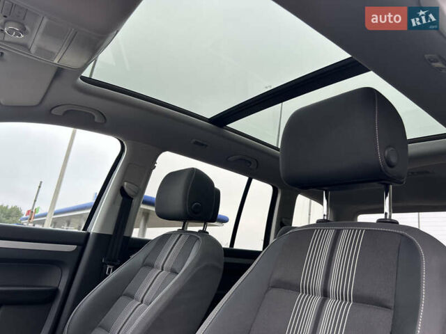 Чорний Фольксваген Туран, об'ємом двигуна 2 л та пробігом 262 тис. км за 12250 $, фото 90 на Automoto.ua